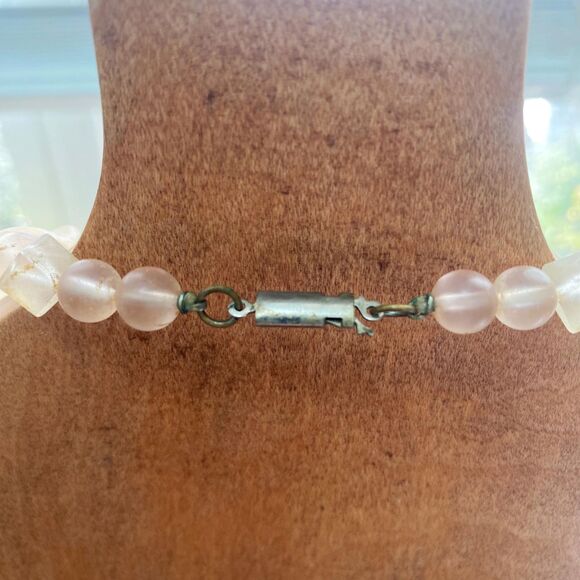 Vintage Pale Pastel Pink Silver Tinsel Translucent Frosted Bead Chunky Necklace - Picture 5 of 6